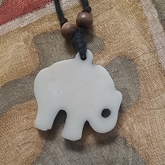 black and white elephant necklace 🐘,❤️💯 - Picture 2 of 5